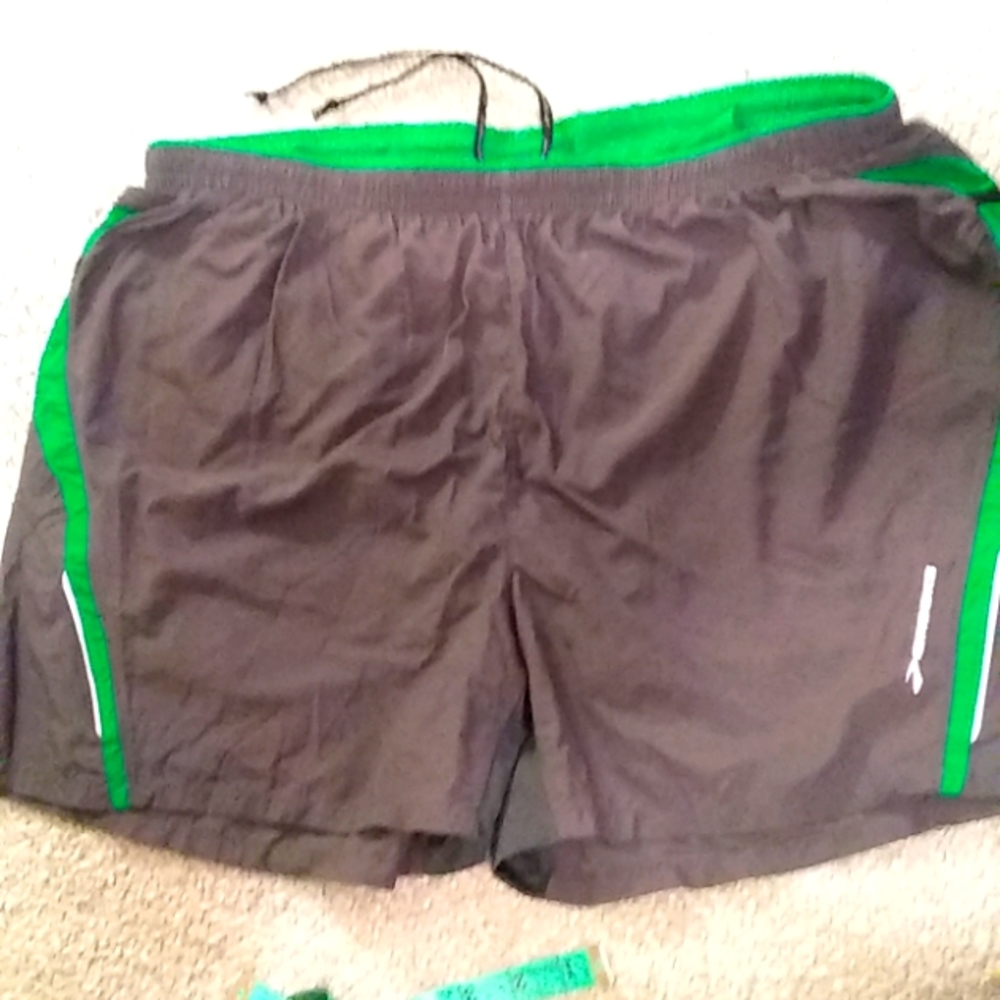Brooks sport shorts sz XL